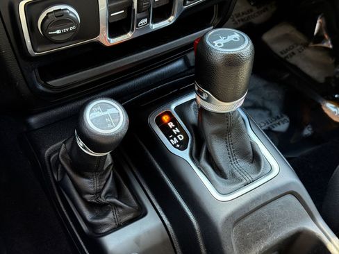 Used 2019 Jeep Wrangler Unlimited Sport S AWD/4WD image 21