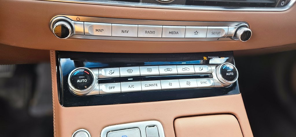 Used 2022 Genesis G90 5.0 Ultimate AWD/4WD image 30