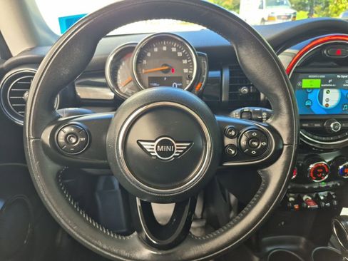 Used 2019 MINI Cooper 2-Door Hardtop w/ Signature Upholstery Package image 14
