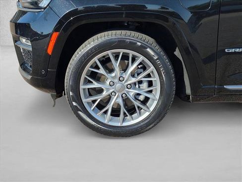 Used 2022 Jeep Grand Cherokee Summit AWD/4WD image 9