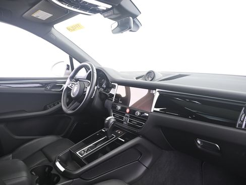 Certified 2023 Porsche Macan AWD/4WD image 22