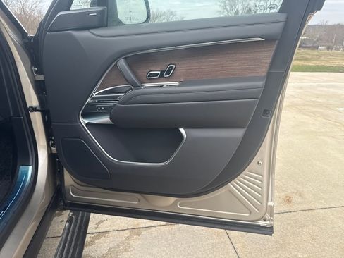 New 2026 Land Rover Range Rover Long Wheelbase SE image 15