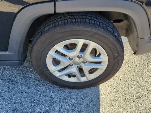 Used 2019 Jeep Compass Sport w/ Tech Group image 38