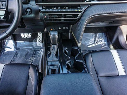 Used 2025 Toyota Camry SE image 35