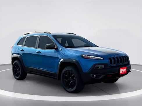 Used 2017 Jeep Cherokee Trailhawk w/ Comfort/Convenience Group AWD/4WD image 6