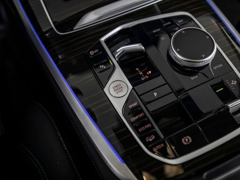 Used 2024 BMW X7 xDrive40i w/ Parking Assistance Package image 33