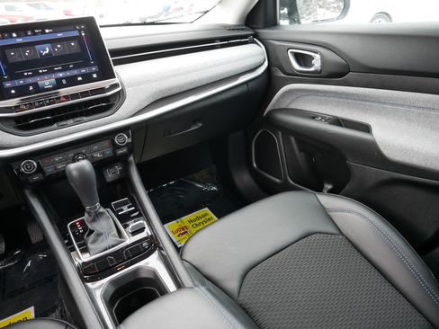 Used 2022 Jeep Compass Latitude w/ Convenience Group image 11