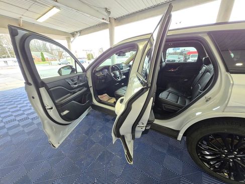 Used 2025 Lincoln Corsair Reserve w/ Jet Appearance Package image 23