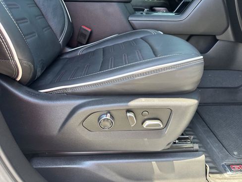 Used 2024 GMC Sierra 2500 AT4X AWD/4WD image 38