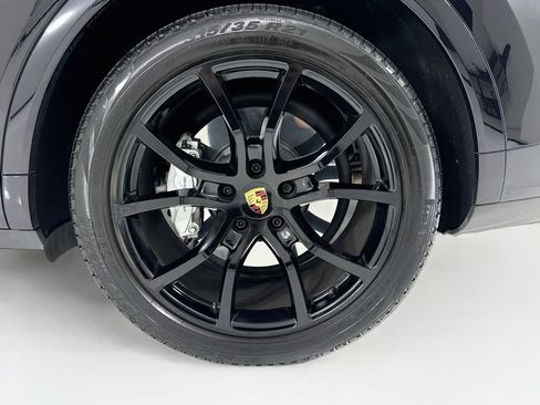 Certified 2020 Porsche Cayenne Turbo AWD/4WD image 33