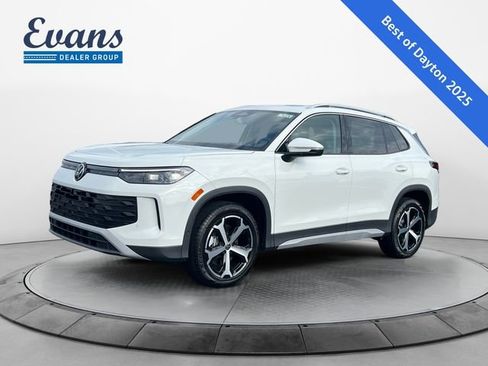 New 2025 Volkswagen Tiguan SE image 1