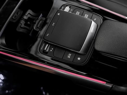 Used 2021 Mercedes-Benz GLB 250 w/ Premium Package image 28