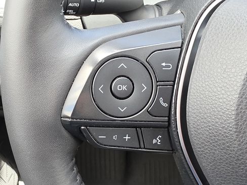 Certified 2022 Toyota RAV4 XLE Premium AWD/4WD image 18