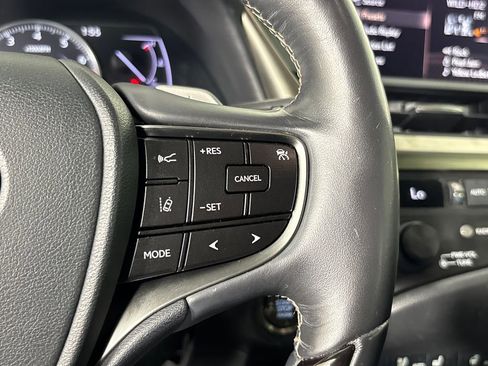 Used 2019 Lexus ES 350 Luxury w/ Accessory Package 2 image 16