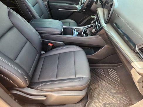 Used 2025 Chevrolet Traverse LT w/ Driver Confidence Package FWD image 14