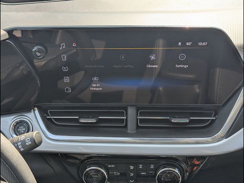 Used 2025 Chevrolet Trax LT FWD image 30