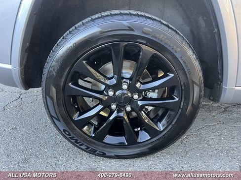 Used 2018 Jeep Grand Cherokee Altitude AWD/4WD image 13
