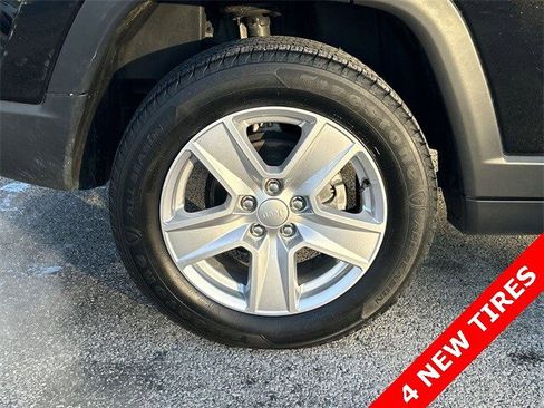 Certified 2022 Jeep Compass Latitude image 12