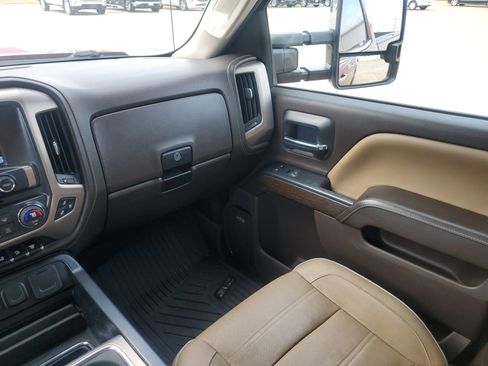 Used 2018 GMC Sierra 2500 Denali w/ Duramax Plus Package image 11