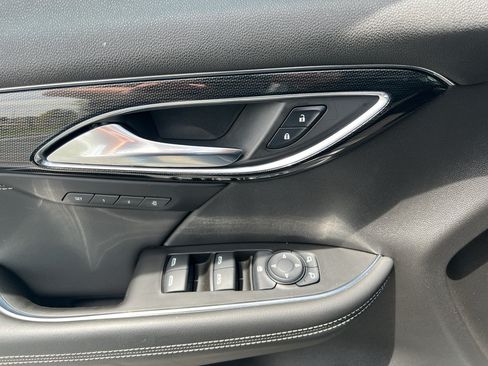 Used 2021 Buick Envision Essence AWD/4WD image 22