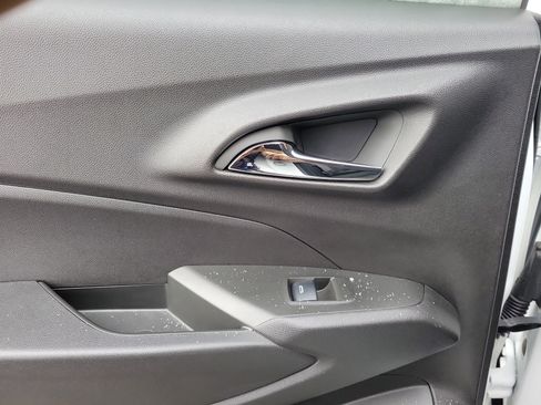 Used 2025 Chevrolet Trax LT image 12