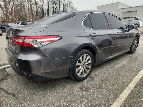 Used 2019 Toyota Camry LE image 5