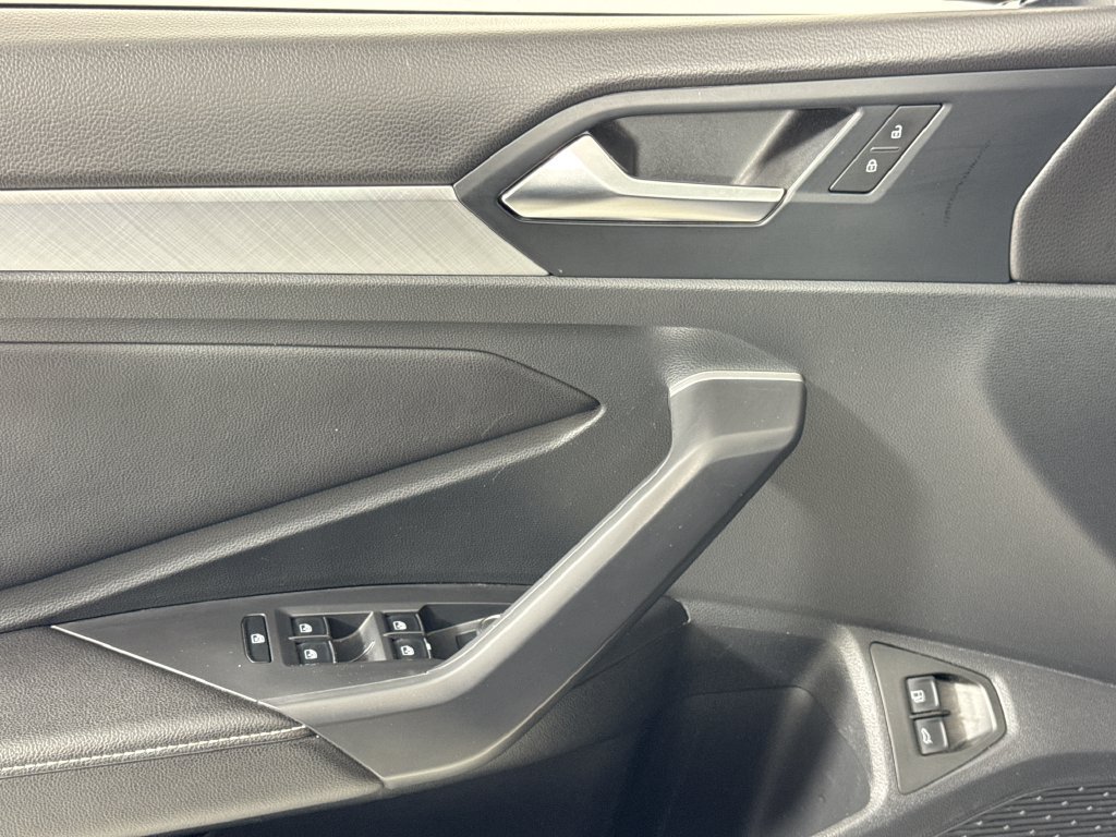 Used 2024 Volkswagen Jetta SE FWD image 17