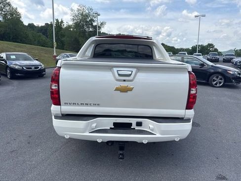 Used 2013 Chevrolet Avalanche LTZ AWD/4WD image 7