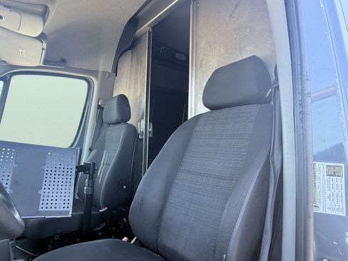Used 2018 Mercedes-Benz Sprinter 2500 image 29