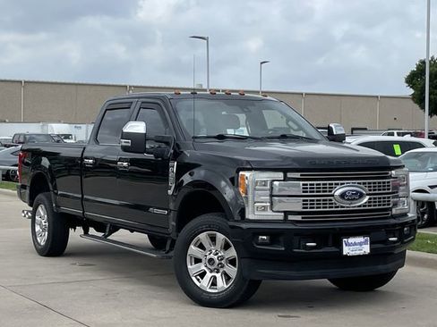 Used 2017 Ford F250 Platinum w/ Platinum Ultimate Package AWD/4WD image 2
