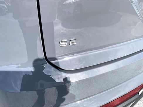 Used 2022 Volkswagen Atlas Cross Sport SE image 9