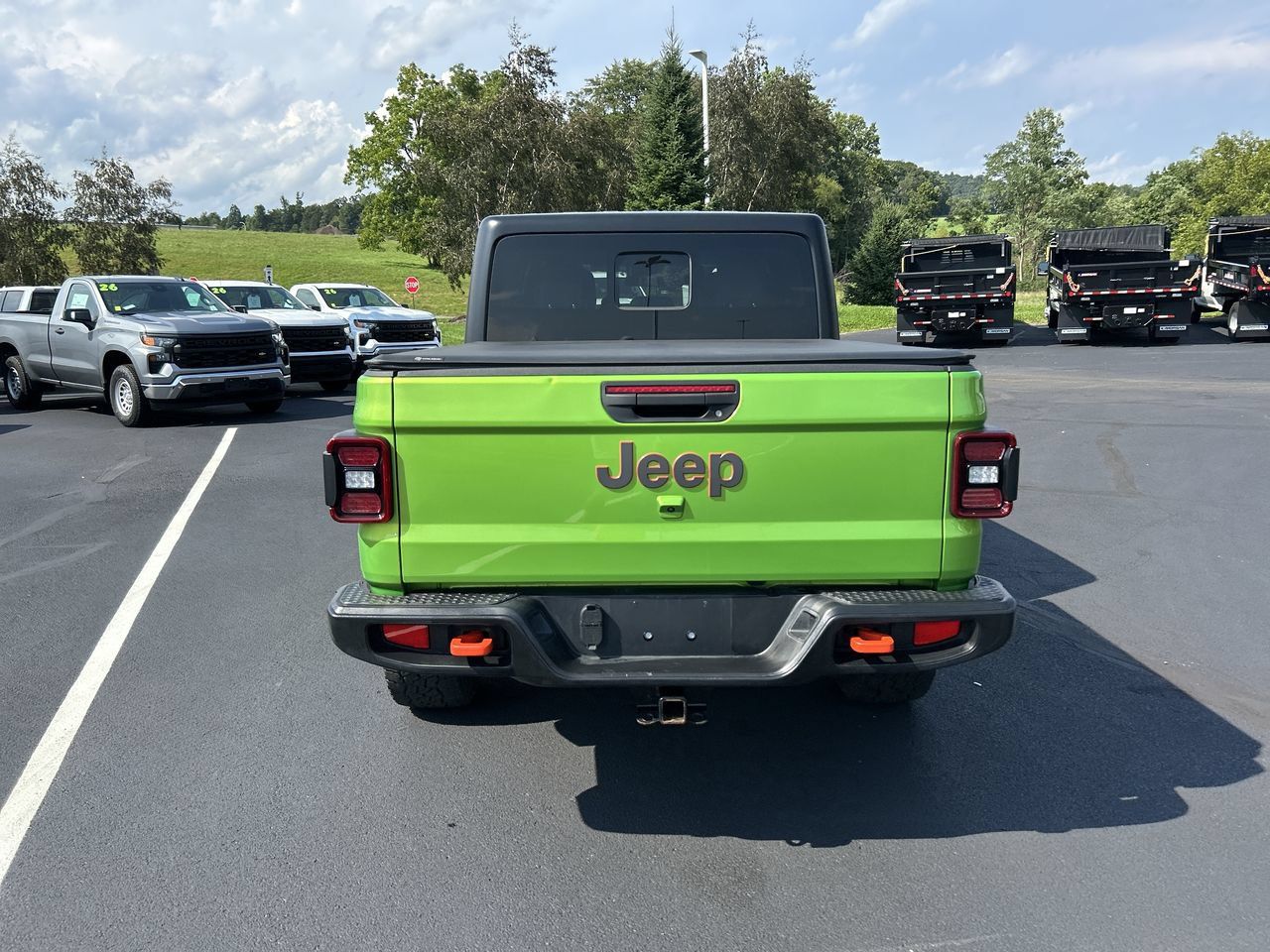 Used 2025 Jeep Gladiator Mojave w/ Convenience Group AWD/4WD image 6