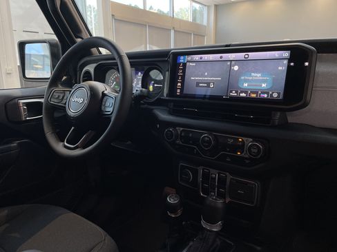 Used 2025 Jeep Wrangler Sport S w/ Convenience Group image 32