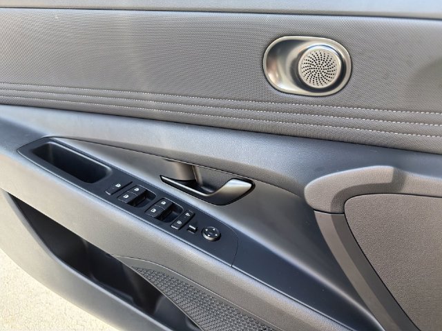 Used 2025 Hyundai Elantra Sport FWD image 21