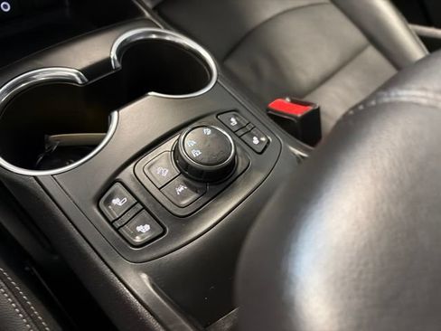 Used 2022 GMC Terrain SLT w/ LPO, Floor Liner Package AWD/4WD image 28
