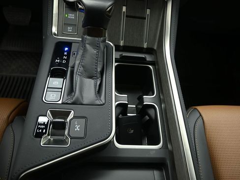 Used 2025 Lexus GX 550 image 18