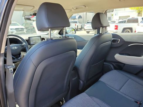 Used 2020 Hyundai Venue FWD image 10