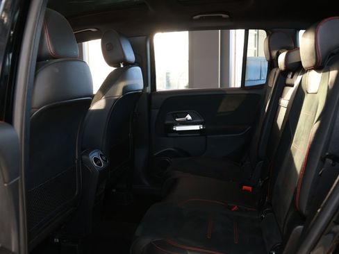 Used 2023 Mercedes-Benz GLB 250 4MATIC image 12