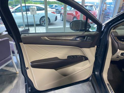 Used 2019 Lincoln MKC Reserve w/ MKC Climate Package AWD/4WD image 13