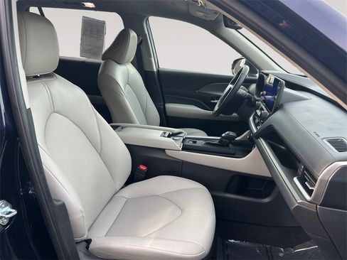 Used 2024 Toyota Grand Highlander XLE image 15