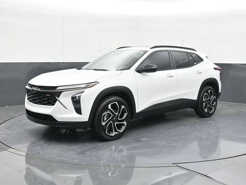 New 2026 Chevrolet Trax RS w/ Sunroof Package FWD image 4