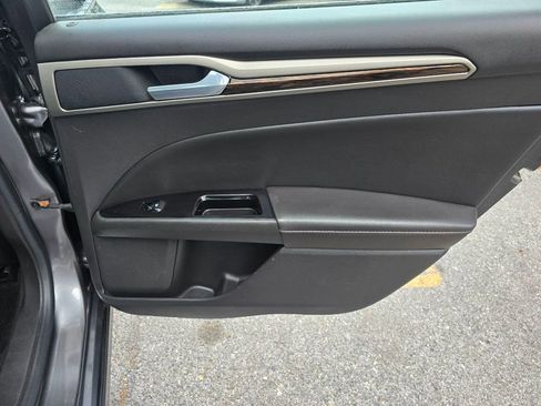 Used 2014 Ford Fusion SE w/ Equipment Group 202A FWD image 9