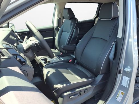 New 2026 Honda Odyssey Touring image 9