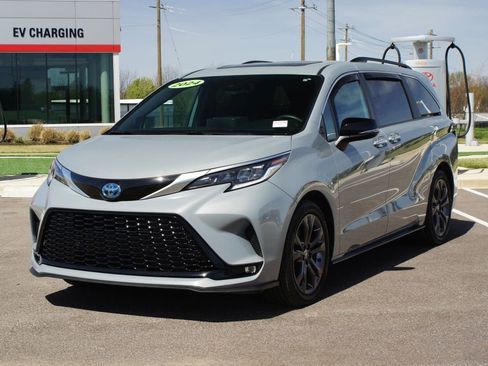 Used 2024 Toyota Sienna XSE w/ XSE Premium Package image 26