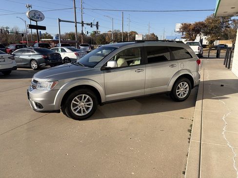 Used 2017 Dodge Journey SXT w/ Safe & Sound Group image 4