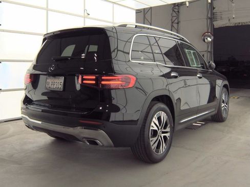Used 2024 Mercedes-Benz GLB 250 image 2