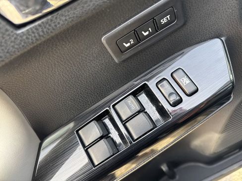 Used 2018 Toyota RAV4 Limited image 12