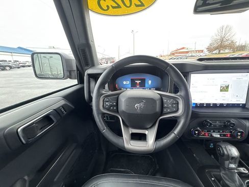 Used 2025 Ford Bronco Badlands image 14