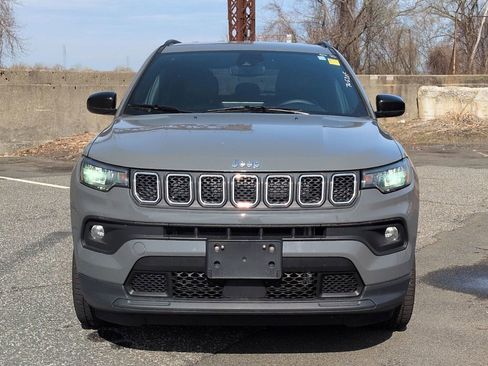 Used 2024 Jeep Compass Latitude image 8