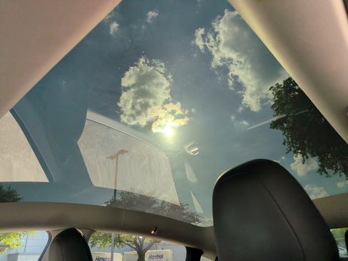 Used 2022 Tesla Model Y Performance image 23